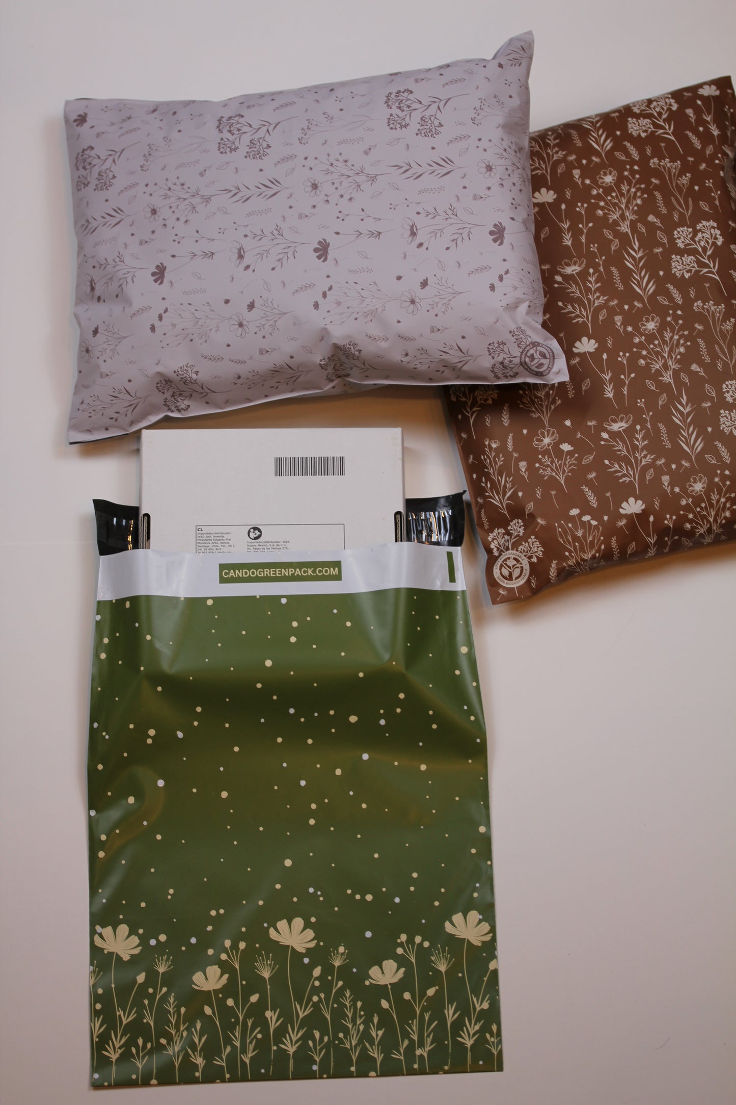Flora Ivory Biodegradable Mailers 10" x 13" - Cando Green Pack