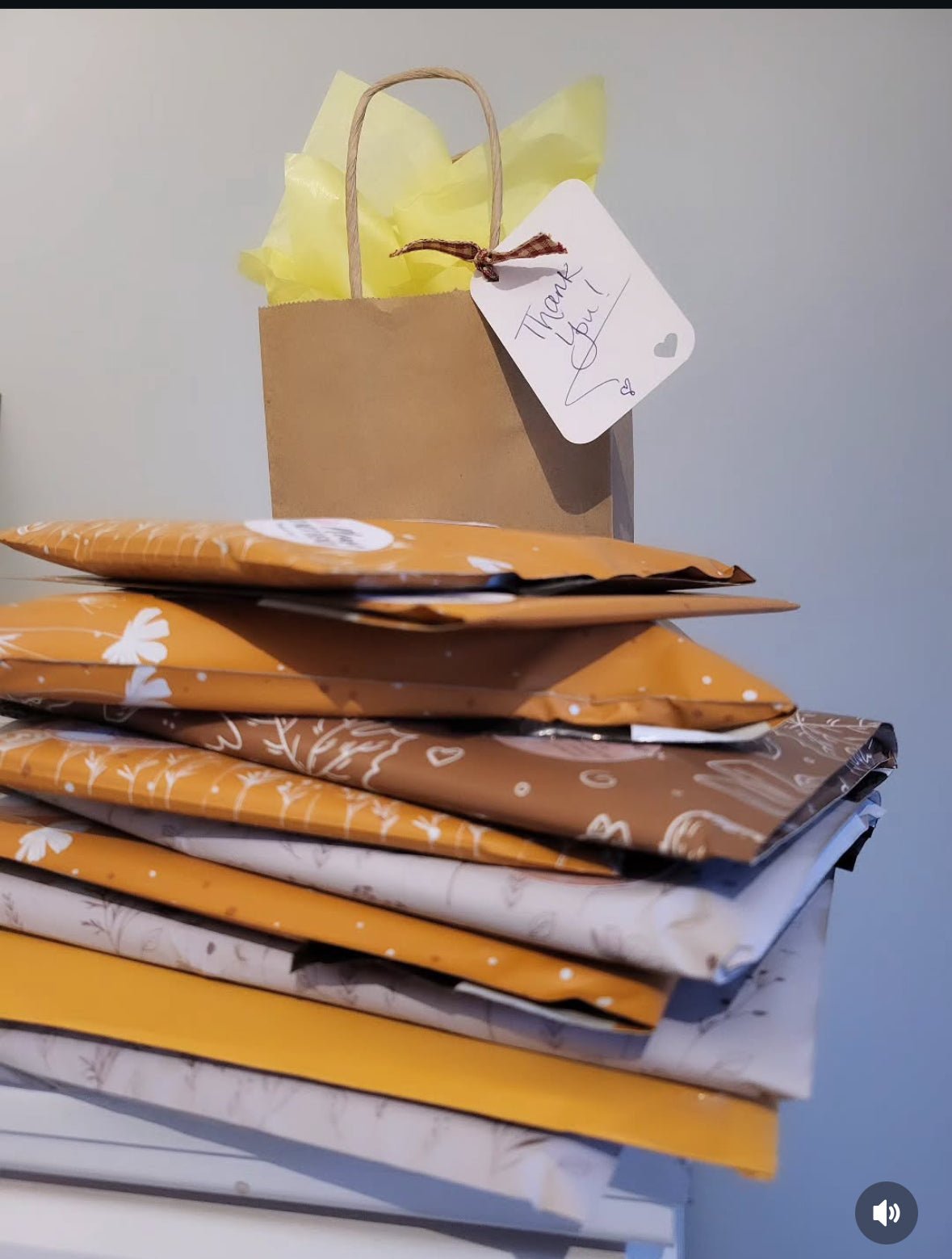 Amber Bloom 6x9 biodegradable poly mailers by Cando Green Pack
